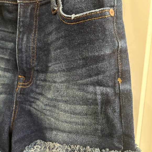 EUC Like new Kendall & Kylie Dark Blue “Drifter” Jean Shorts size 9 juniors/29” - Picture 9 of 10